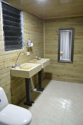 Utopia Glamping