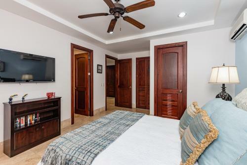 Apartamento Crystal Sands 104 Beachfront Condo