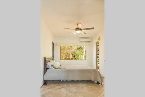 Ocean Breeze House - Modern Villa W/pool Sleeps 4
