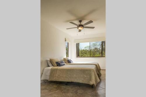 Ocean Breeze House - Modern Villa W/pool Sleeps 4