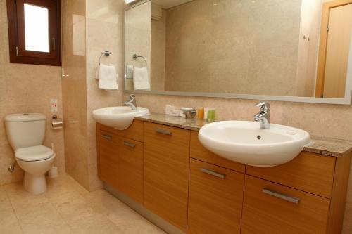Kouklia Villa Sleeps 6 With Pool Air Con And Wifi