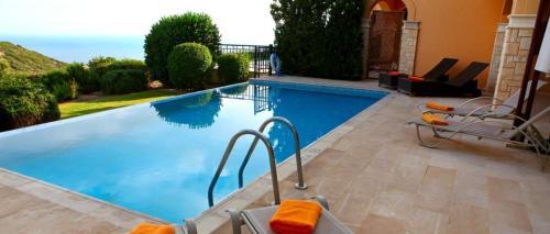 Kouklia Villa Sleeps 6 With Pool Air Con And Wifi
