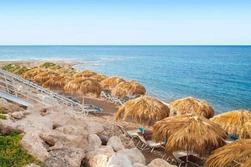 Kouklia Villa Sleeps 6 With Pool And Air Con