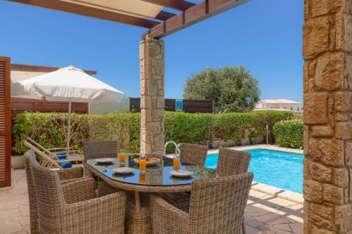 Villa In Kouklia Sleeps 6 Includes Swimming Pool And Air Con