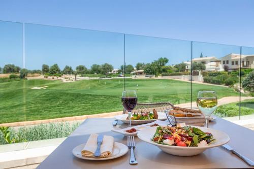 Villa In Kouklia Sleeps 6 Includes Swimming Pool And Air Con