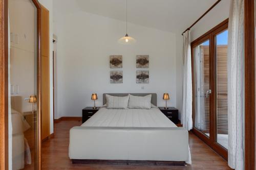 Villa In Kouklia Sleeps 6 Includes Swimming Pool And Air Con