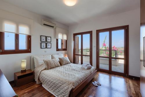 Villa In Kouklia Sleeps 4 Includes Swimming Pool And Air Con