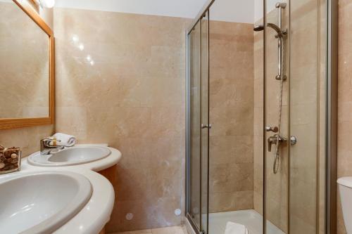 Villa In Kouklia Sleeps 4 Includes Swimming Pool And Air Con 5