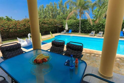 Villa Tsikkos Ena