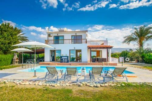 Mavroli Villa Sleeps 6 With Pool Air Con And Wifi