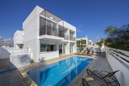 Villa Crystal Blue 15