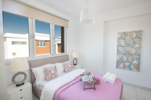 Paralimni Villa Sleeps 6 With Pool