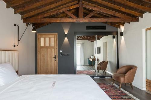 Gillham Vineyard Hotel