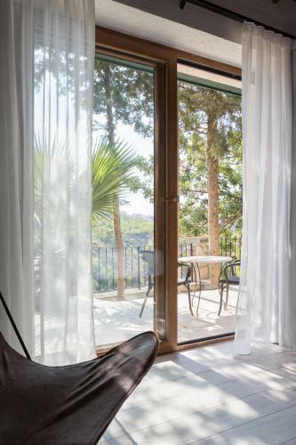 Gillham Vineyard Hotel