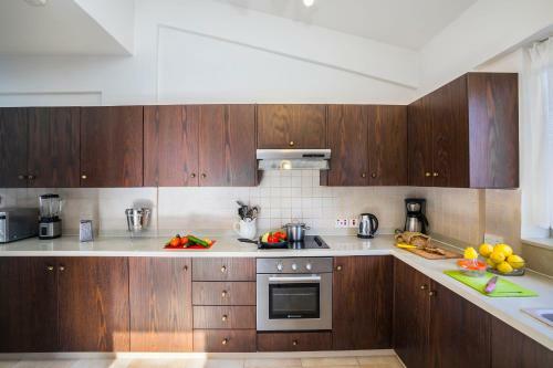 Giolou Villa Sleeps 6 With Pool Air Con And Wifi