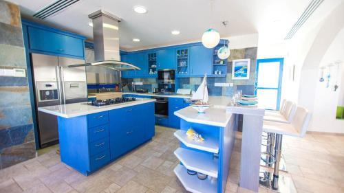 Villa In Protaras Sleeps 10 With Pool And Air Con