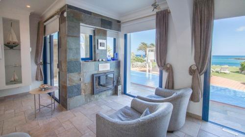 Villa In Protaras Sleeps 10 With Pool And Air Con