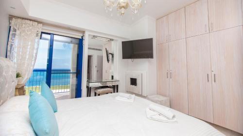 Villa In Protaras Sleeps 10 With Pool And Air Con