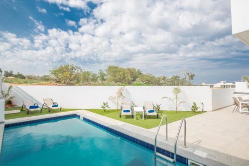 Protaras Villa Sleeps 5 With Pool And Air Con