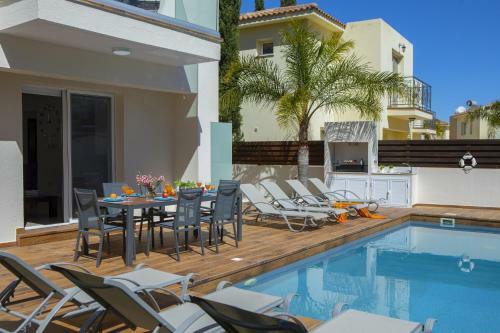 Tsokkos Luxury Villa