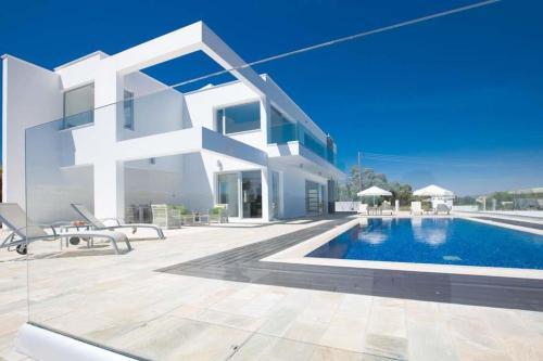 Villa In Protaras Sleeps 6 Includes Swimming Pool And Air Con