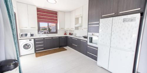 Villa In Protaras Sleeps 8 Includes Swimming Pool And Air Con 9