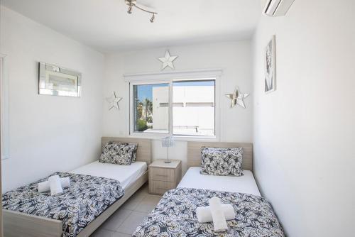 Villa In Protaras Sleeps 8 Includes Swimming Pool And Air Con 4