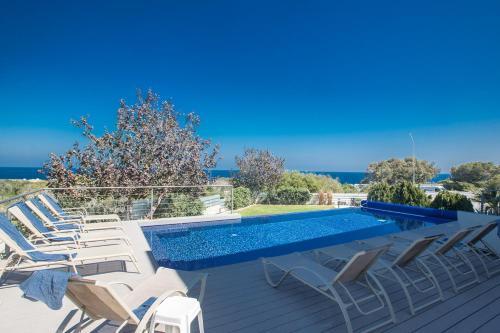 Protaras Villa Sleeps 9 With Pool And Air Con