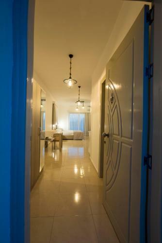 Apartamento Deniz Airport Suites
