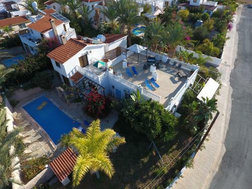 Polyxeni's Coral Bay Villas