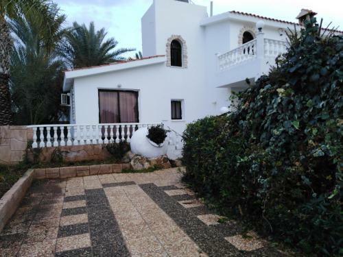 Polyxeni's Coral Bay Villas