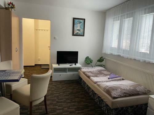 Hostal ?etnick� Stanice Hlubok�