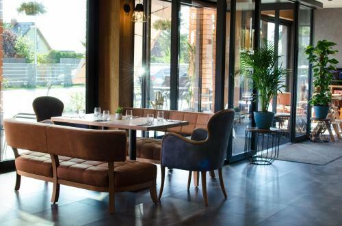 Azza Hotel & Restaurant