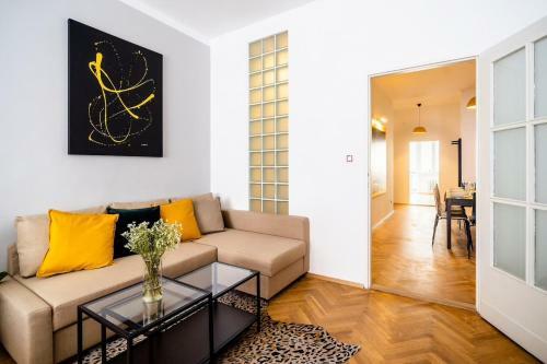 Prague Authentic Apartment At Historical Square