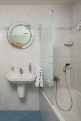 Sunny Apartment In Mod?any By Prague Days