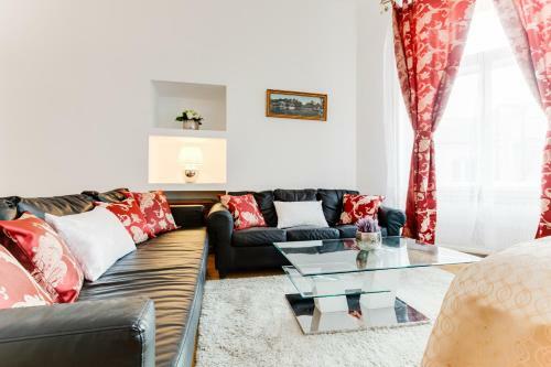 Old Town Square Royal Apartment