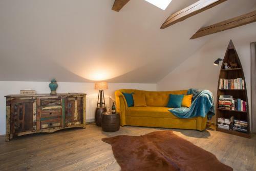 Apartamento Old Town Boho-chic Attic With Hanging Chair