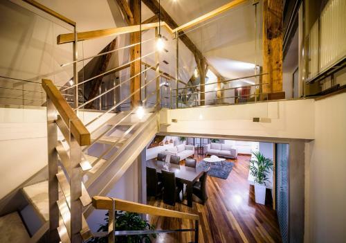 Triplex Kings Apartment In Old Town