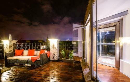 Triplex Kings Apartment In Old Town