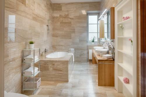 Riverview Old Town Apartment