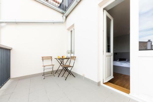 Sunny Riverside Apartments