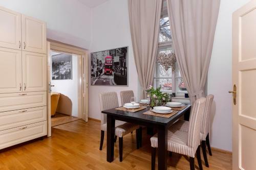 Classy Apartments Charles Bridge
