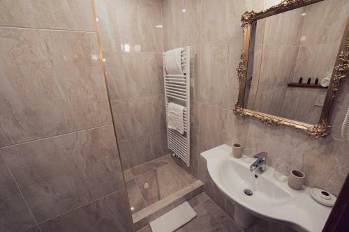 Hotel Svatoj�nsk� Dv?r