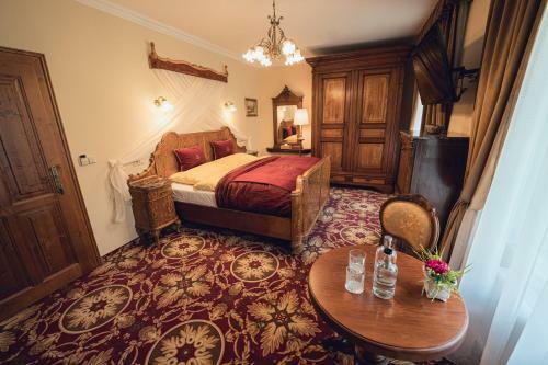 Hotel Svatoj�nsk� Dv?r