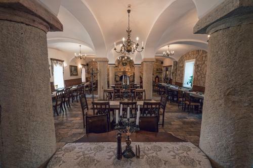 Hotel Svatoj�nsk� Dv?r