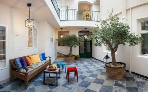 Igor And David Apartments