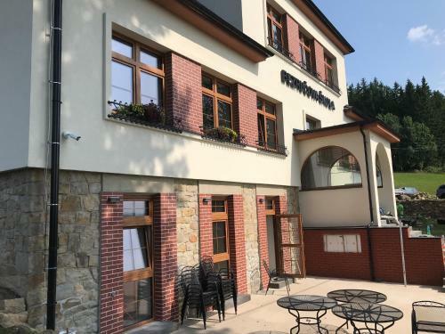 Hostal Bezru?ova ?kola
