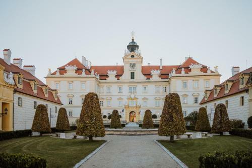 Anton Florian, Z�meck� Hotel Valtice