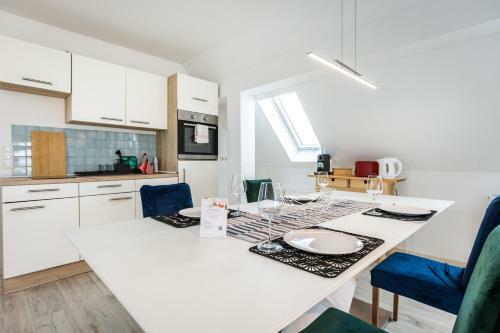 Apartamento Bright - Super Spacious - King Bed, Kitchen, Free Parking