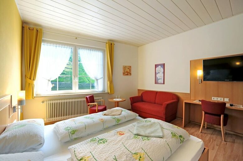 Winzerhotel Und Restaurant Zum Moselstrand